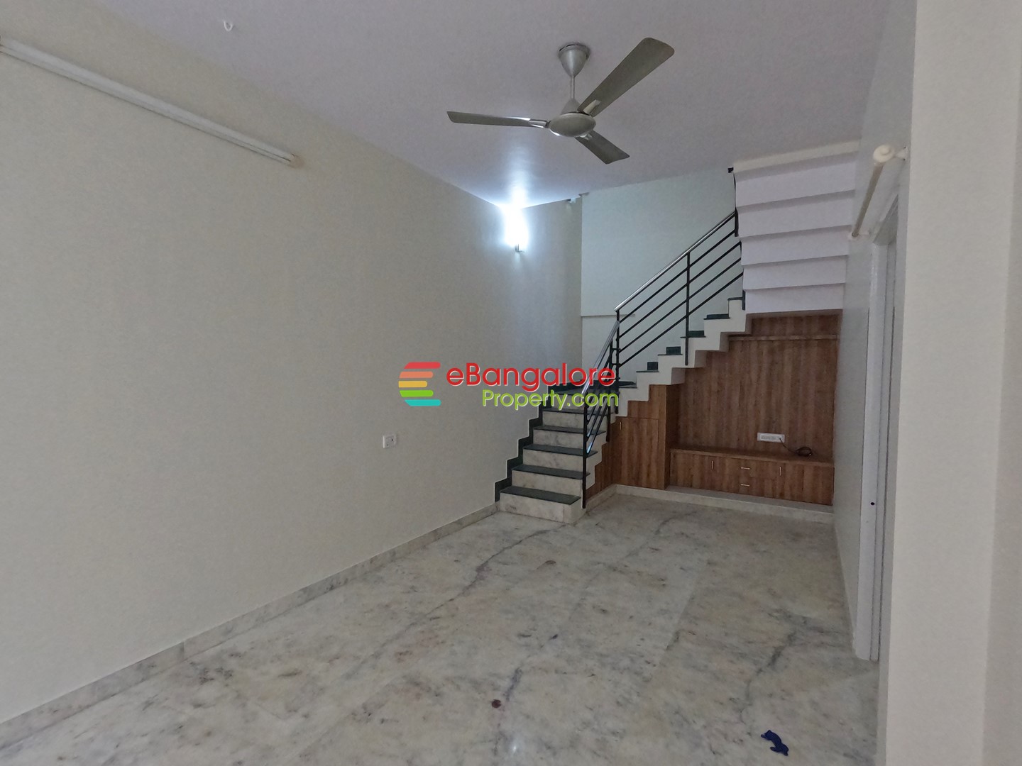 JP Nagar 5th Phase – 4BHK Triplex House For Sale on 20×30 – Semifurnished