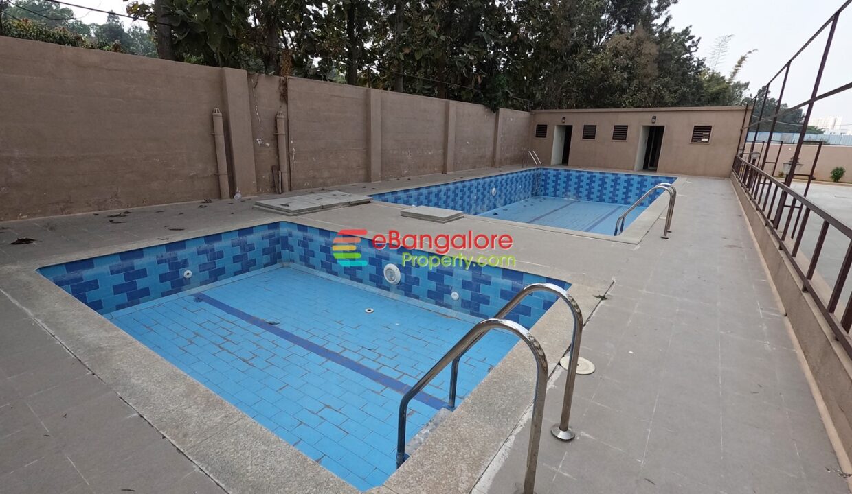 swimming-pool-with-kids-pool.jpg