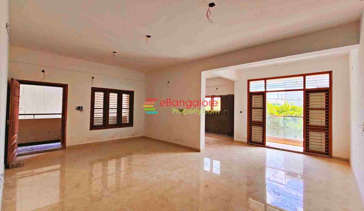 Flat For sale in West Bangaloe